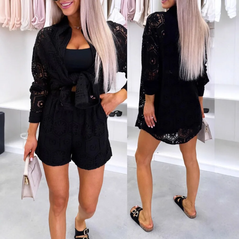 

Комплект из двух предметов с отложным воротником, кружевной топ с цветочным принтом и пуговицами спереди и повседневные шорты с эластичной резинкой на талии, комплект с подкладкой