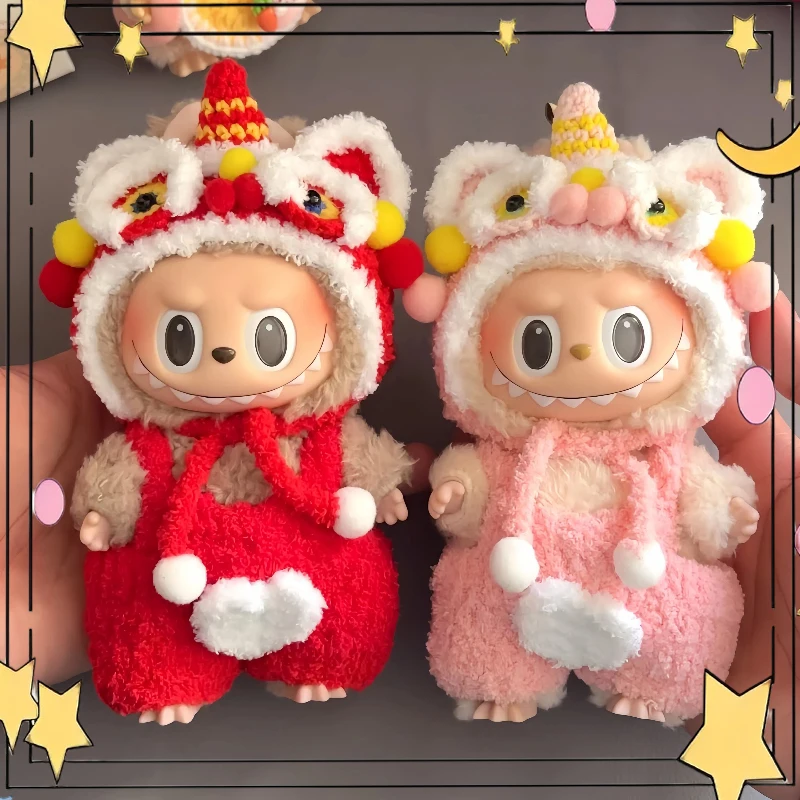

Вязаный вручную теплый комплект одежды для куклы Лабубу: Новогодний наряд в стиле танца льва для виниловой подвески Лабубу и сидячей куклы Макарон