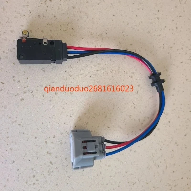 Suitable for 7FB electric forklift parts 8FBN brake micro switch 58830-13131-71 foot brake limit