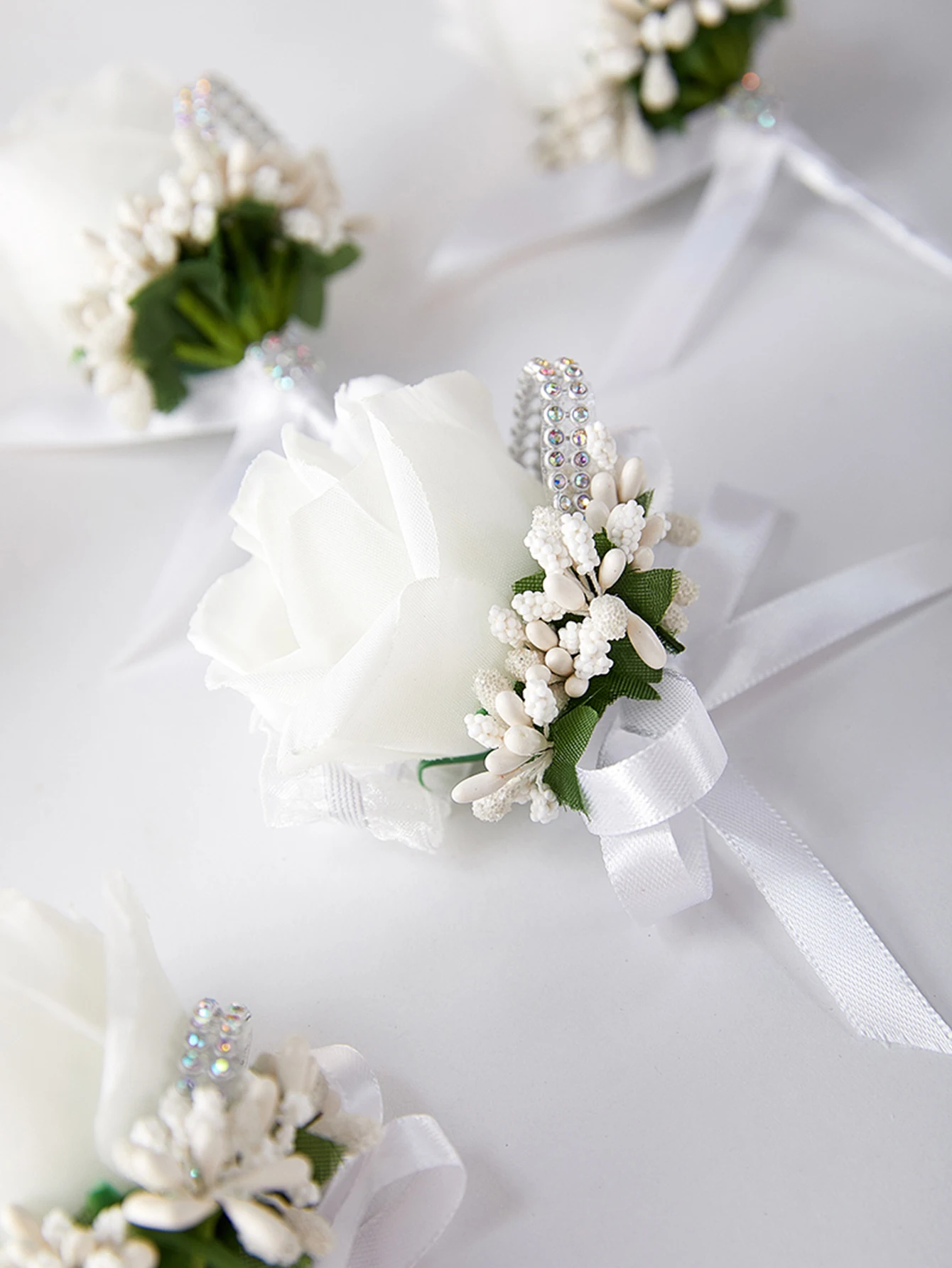 Boutonnière et corsage de poignet de tournesol décroissant à la main exquis, breloque parfaite pour les fêtes, demoiselle d'honneur, mariage prêt, 6 pièces