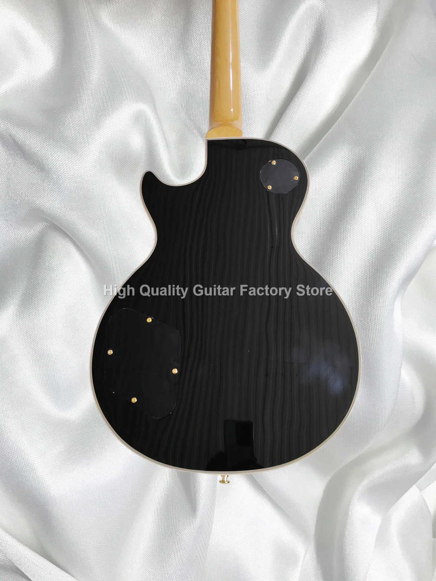 كهربائي مموه عالي الإخراج: رقبة خشب القيقب، EMG Humbuckers، أجهزة ذهبية، نغمة جاهزة للمعادن