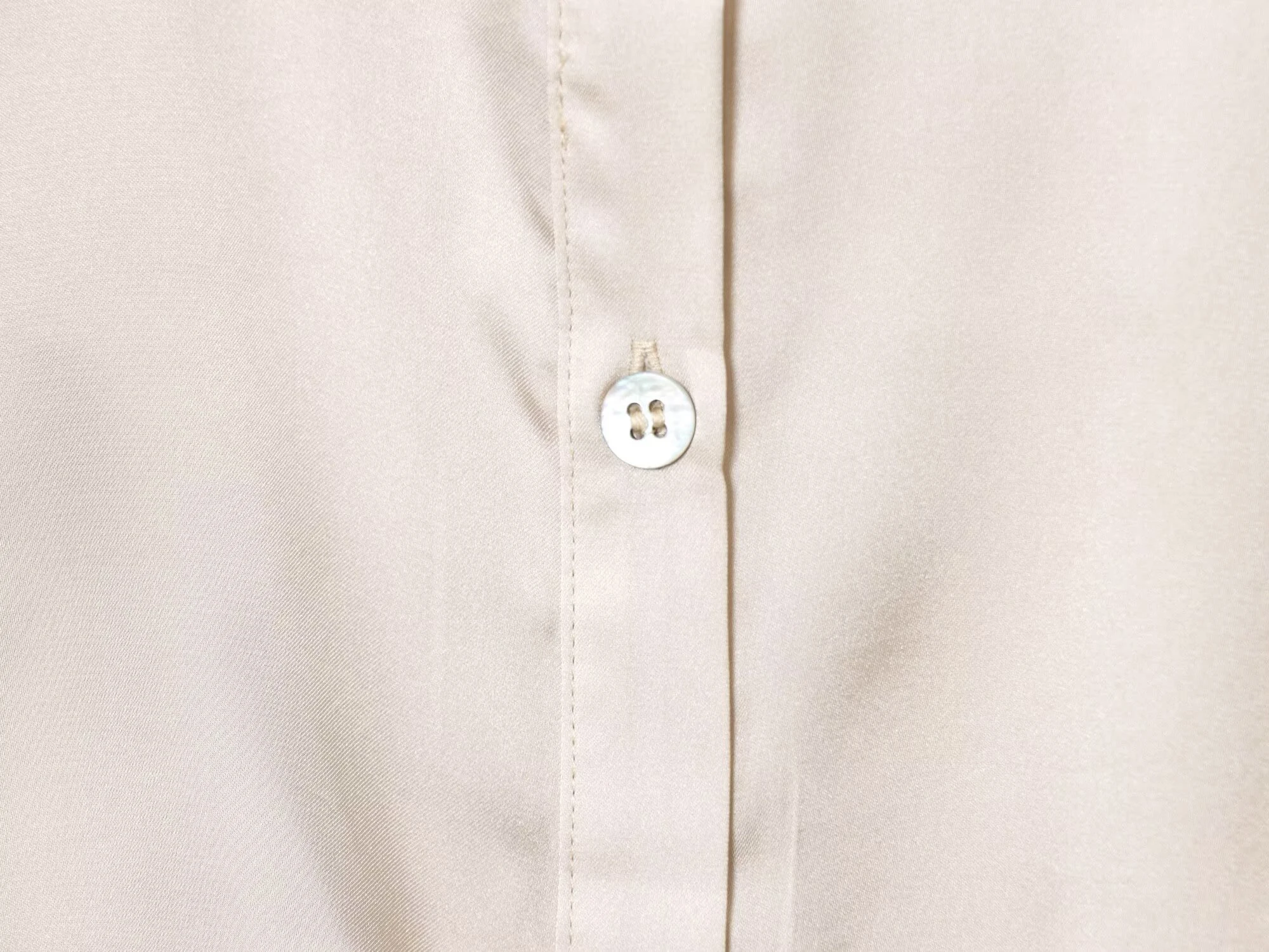 เสื้อเชิ้ตแขนยาวสไตล์ยุโรปและอเมริกา รุ่นใหม่ล่าสุดสำหรับฤดูใบไม้ร่วง ดีไซน์ผูกโบว์เก๋ๆ เนื้อผ้าซาตินไหม ให้ลุคสบายๆ แต่ดูดี มีสไตล์