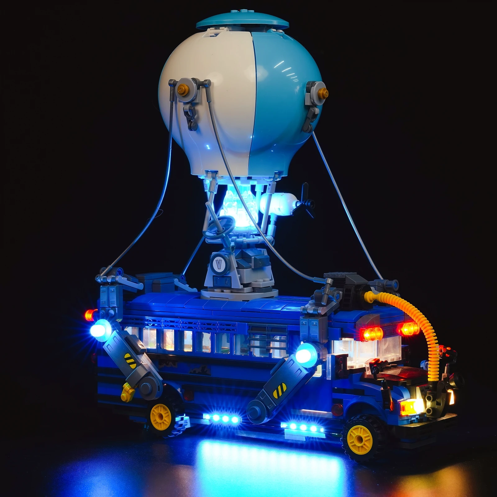مجموعة إضاءة LED MAXCXT لسلسلة ألعاب حافلة المعركة LEGO 77073 مصباح ديكور ذاتي الصنع لا يشمل مجموعة مكعبات بناء ليغو ﻿