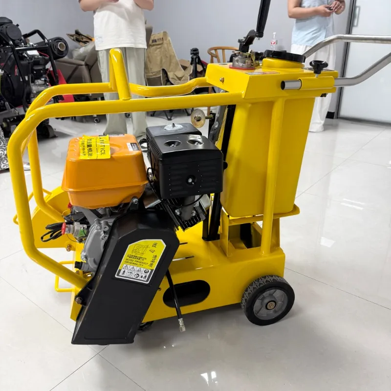 Road Cutter 180mm Cutting Depth 400-500mm Blade 24L Tank Concrete Asphalt Walk Behind Saw Machine