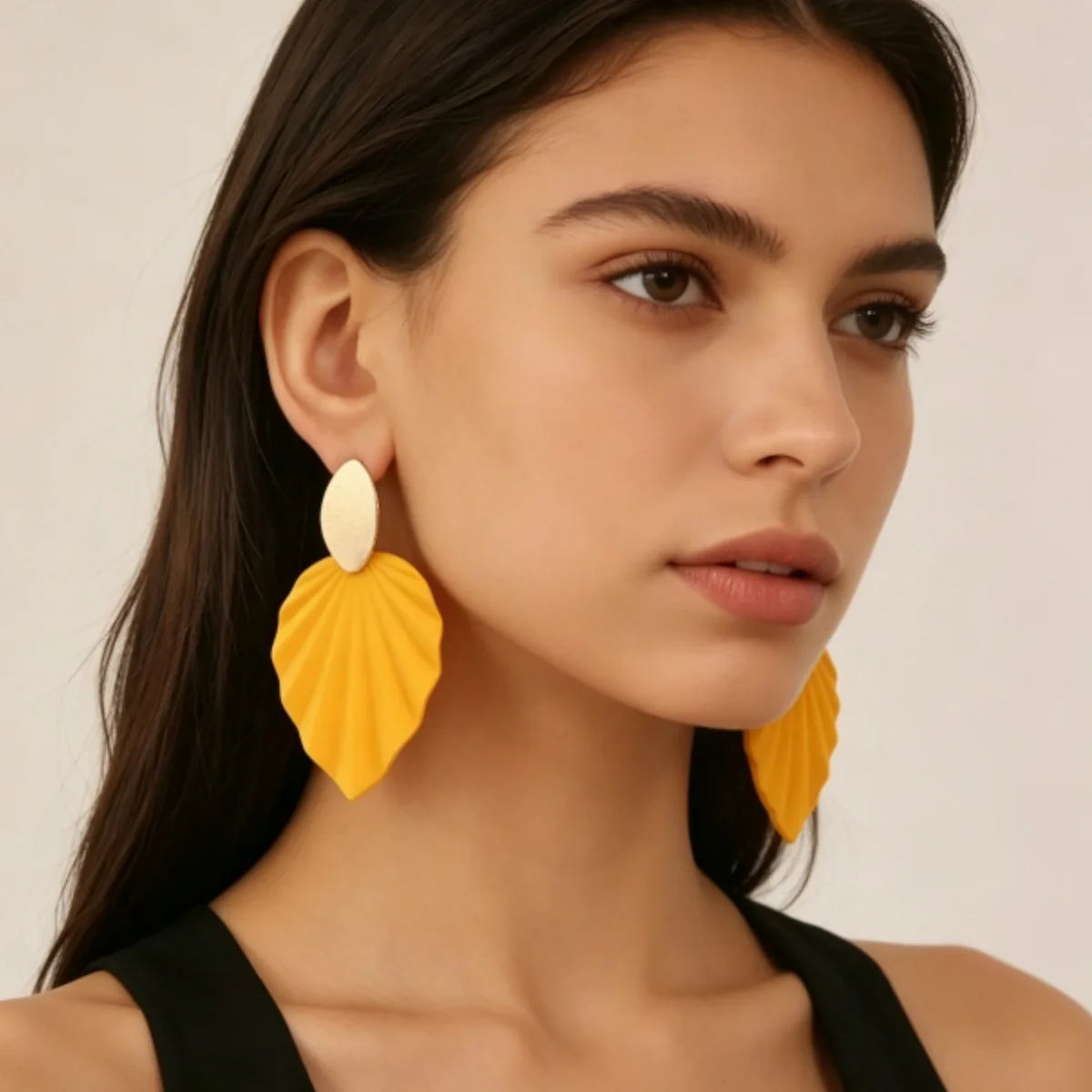 New pleated fan-shaped geometric earrings, high-end niche earrings, light luxury temperament, fashionable and versatile jewelry