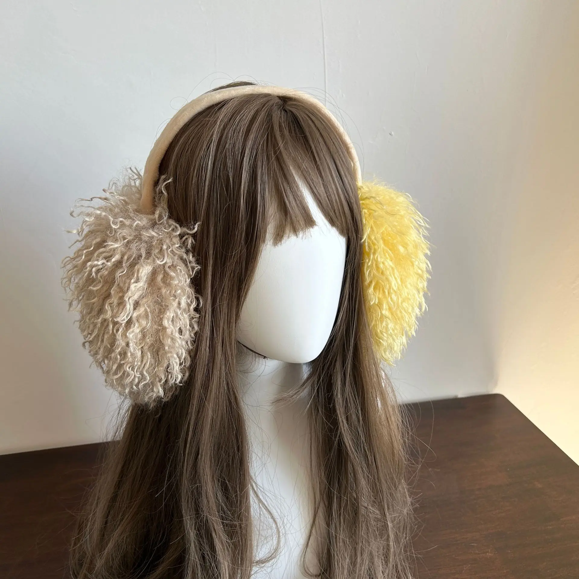 protetores-de-orelha-quentes-com-design-de-pelo-encaracolado-capa-de-orelha-de-pelucia-em-cores-contrastantes-tipo-faixa-de-cabeca-macia-para-uso-externo-no-inverno