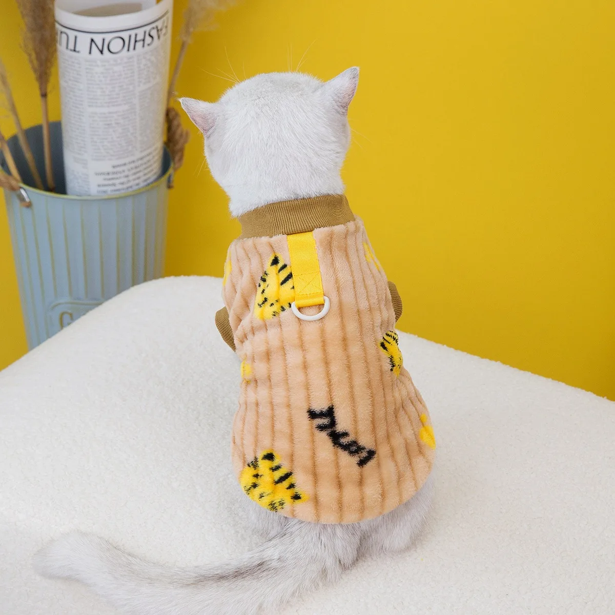 Pet dog pull tab clothing, pet two leg fleece clothing, pet dog clothing, autumn and winter new item, 23 little tiger fleece clo