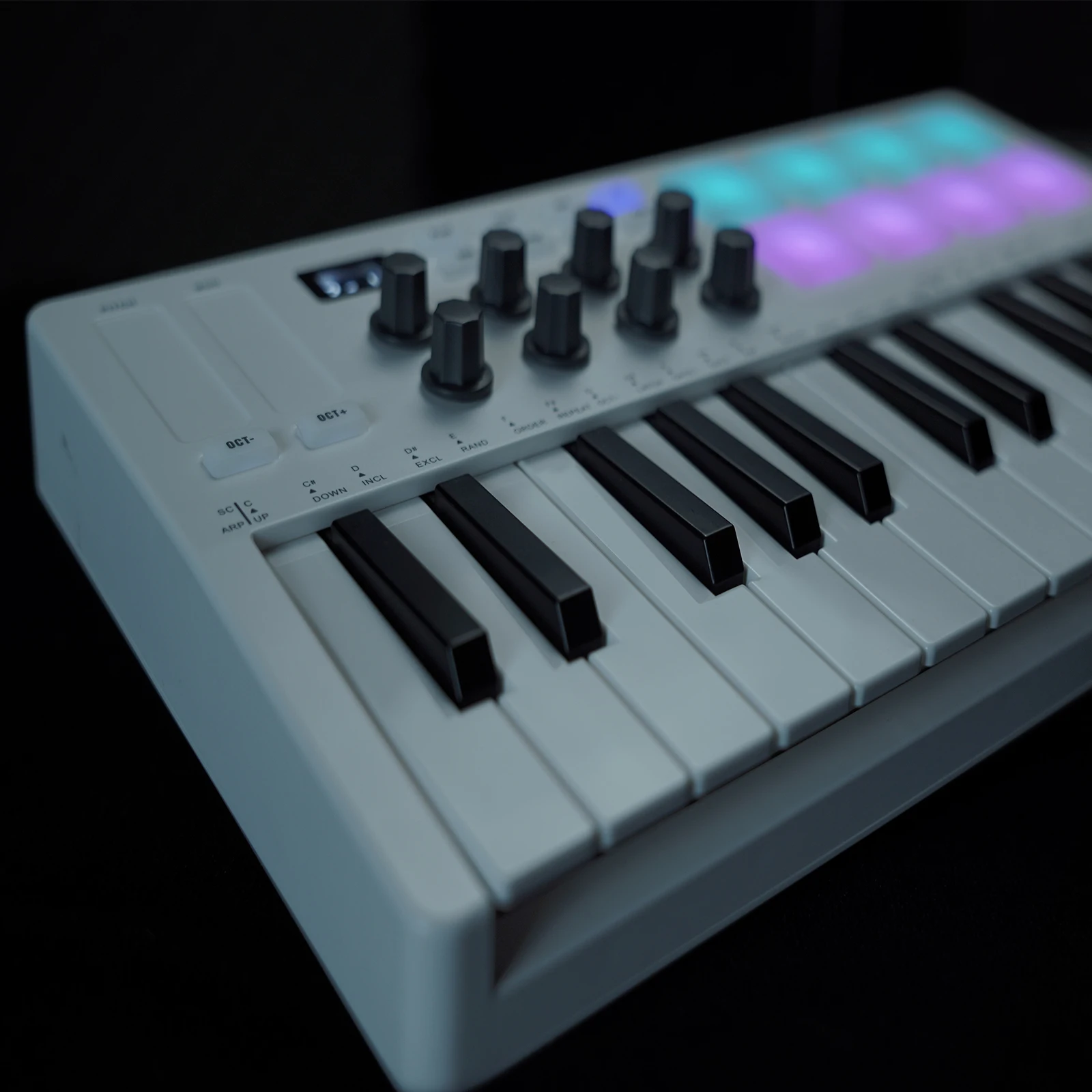 M-VAVE portable acity I 25 touches USB acity I contrôleur de clavier avec 8 pads de batterie rétroéclairés 8 boutons 8 instruments de clavier de musique RVB