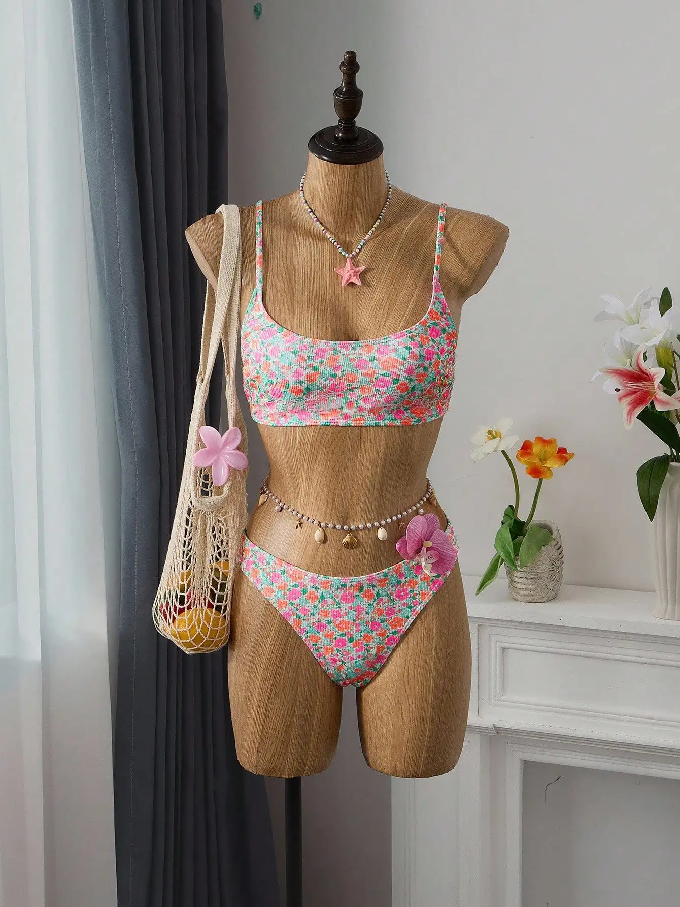 

Женский комплект бикини с цветочным принтом, тонкими бретелями и высокой посадкой на бедрах