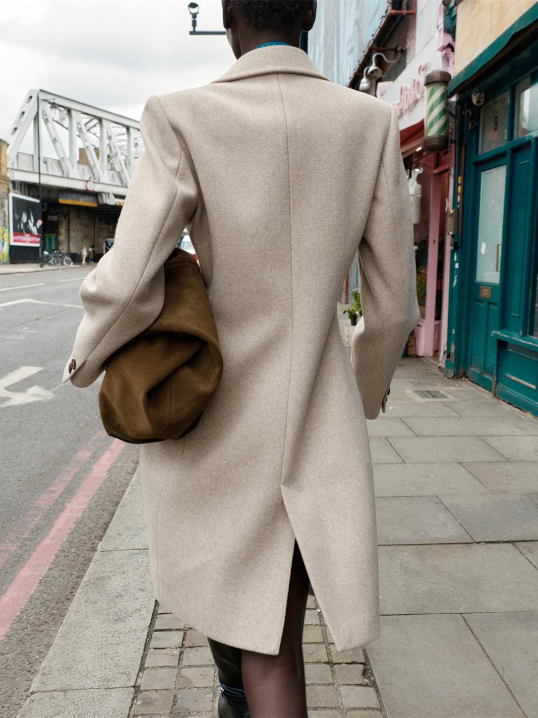 

Faionable Soft oulder Pad Coat High Collar Slit Design Commute Sle Loose Fit Long Sve mid Length Single Button Closure