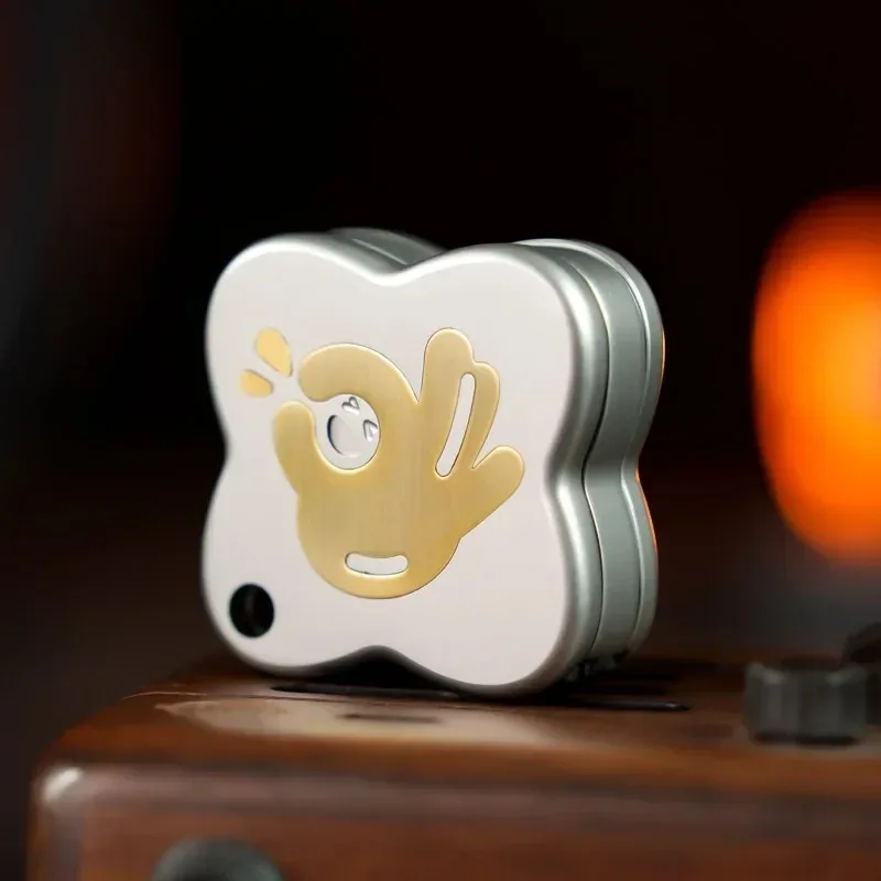 Nice โลหะ EDC Four Leaf Lucky Straw Slap เหรียญด้านข้าง Push Smooth Tinker ย่อหน้า Slant Push การ์ด Decompression ของเล่น