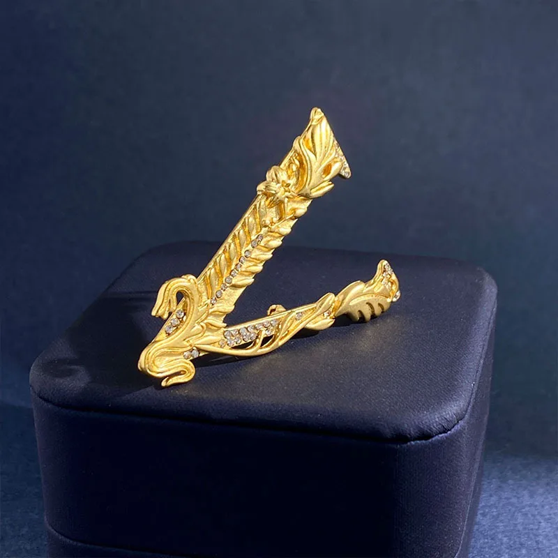Image of Brosche in V-Form mit Weizenmuster, luxuriöse geschnitzte Kristall-Strass-Anstecknadel für Frauen und Mädchen, Party-Geschenk