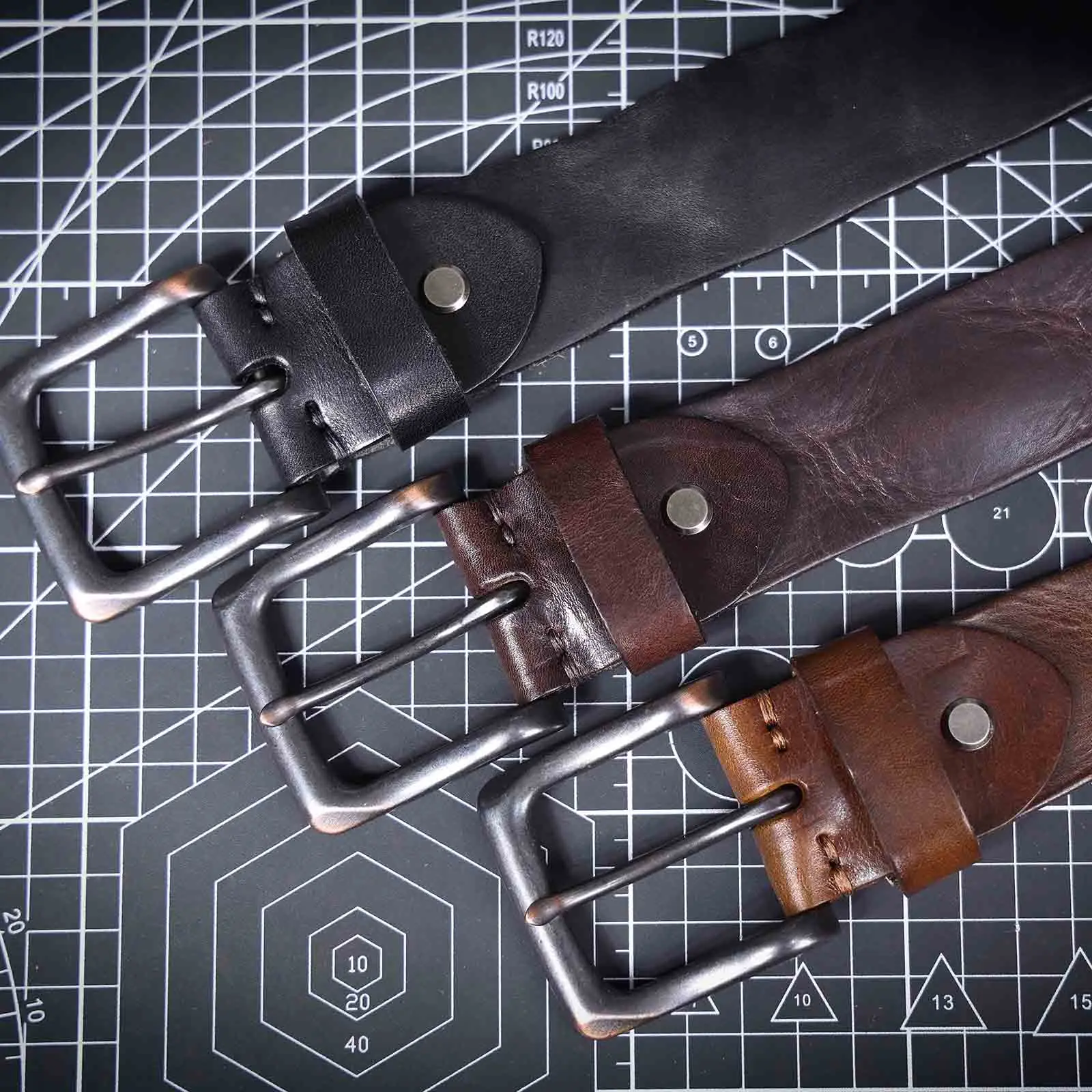 Vintage Echtleder Herren-Gürtel aus Rindsleder mit Dornschließe, Italienisches Verdicktes Leder mit Geschenkbox, Ideale Geschenkwahl – Detail 8