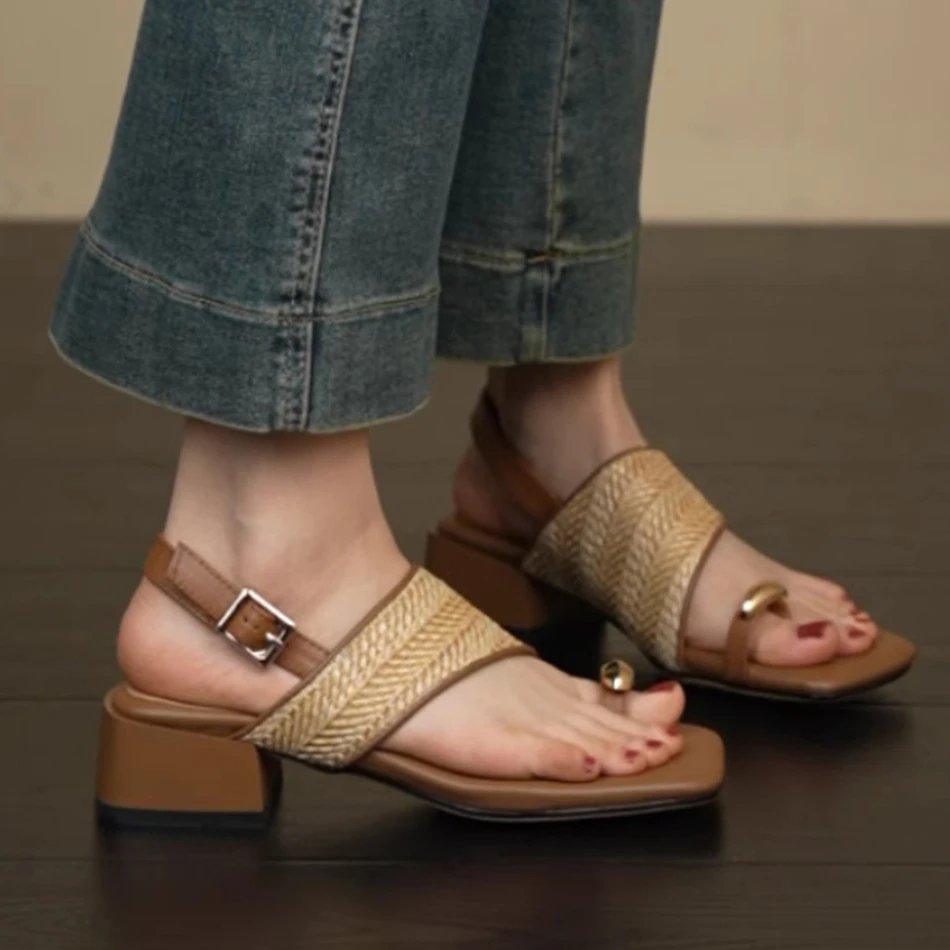 

Straw-woven soft-soled women's shoes with thick heels and a sense of design, as well as women's toe flip-flops