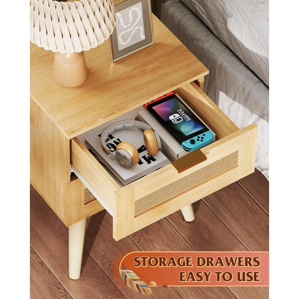 طقم من طاولتين خشبيين بجانب السرير، طقم طاولات بجانب السرير مع درجين مزخرف من الخوص، وطاولة قهوة بأرجل صلبة