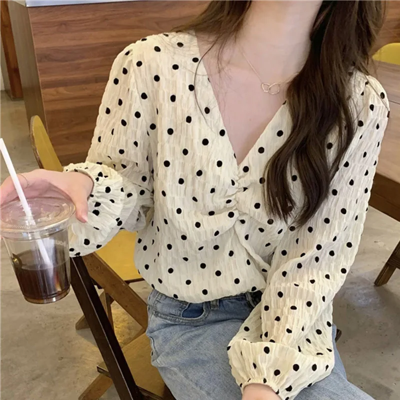 Sweet Spring Design Polka Dot Long Sve V-Ne Bubble Sve ort irt Women's Retro Chic Top Korean Sle Commute Wind