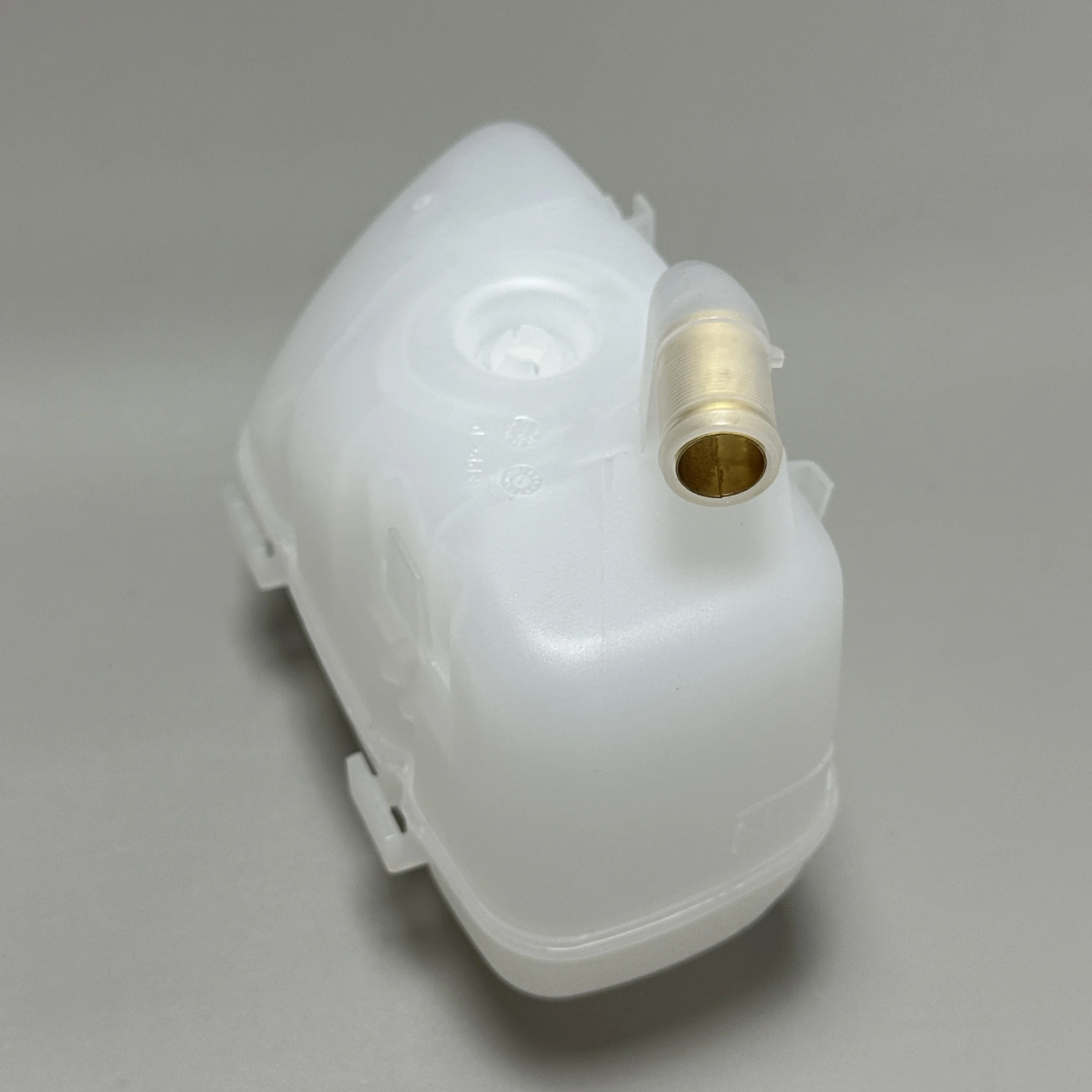 30760100 engine water tank auxiliary kettle antifreeze water tank for VOLVO XC90 S80 V70 S60