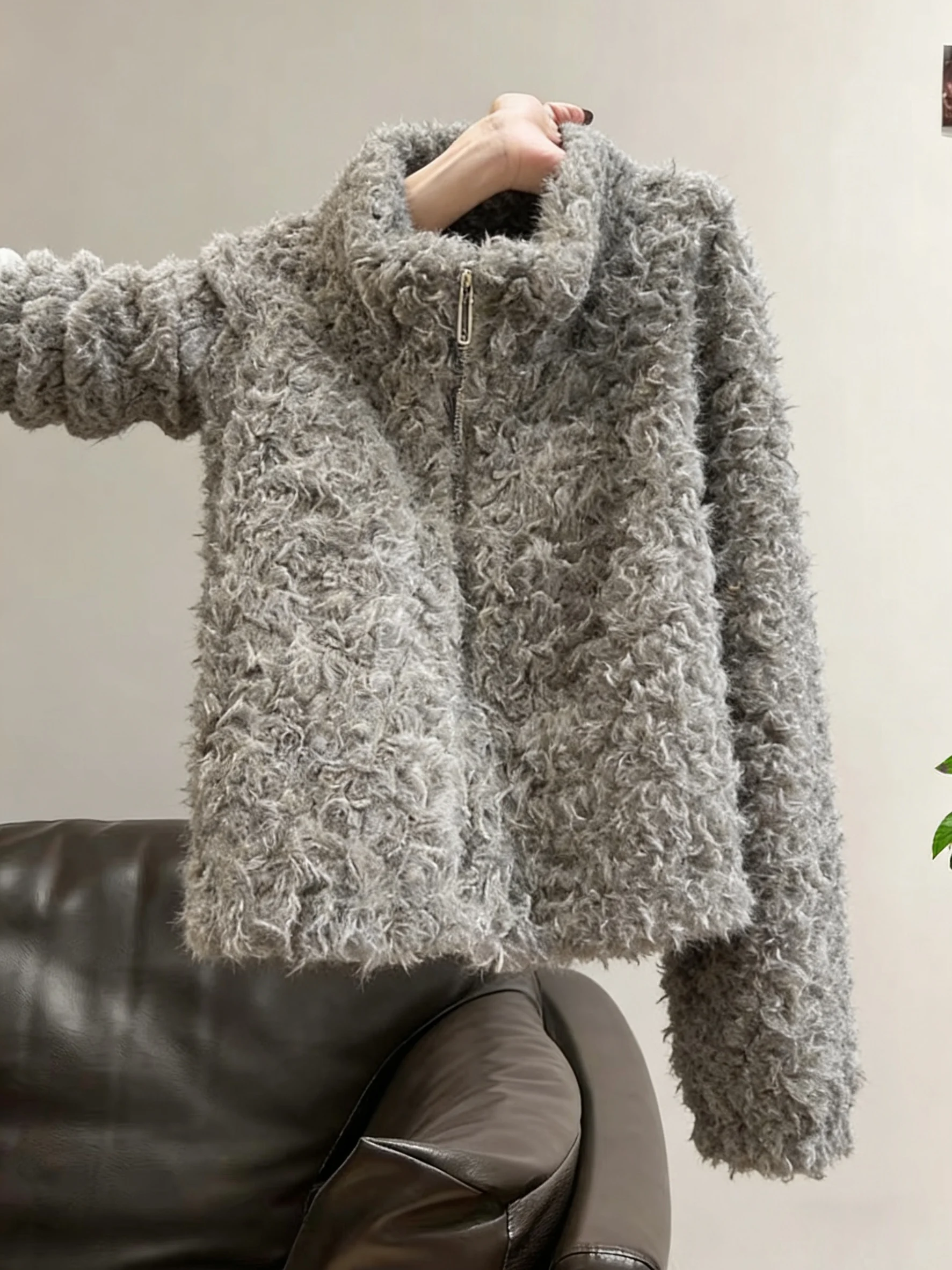 

Женская куртка из овечьей шерсти на осень-зиму: уникальная, теплая, модная, универсальная, с воротником-стойкой на молнии, для работы и повседневной носки