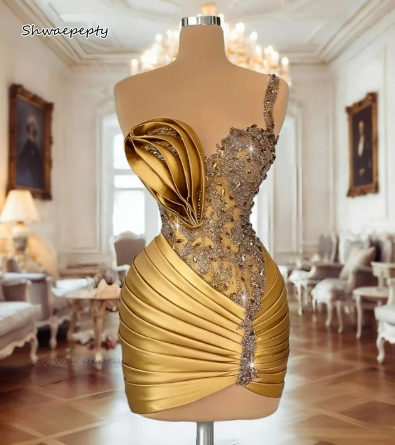 فستان حفلة موسيقية حديث مطرز بكريستال ذهبي بكتف واحد وطيات قصيرة من الساتان وغمد وطيات لحفلات الكوكتيل حسب الطلب #1