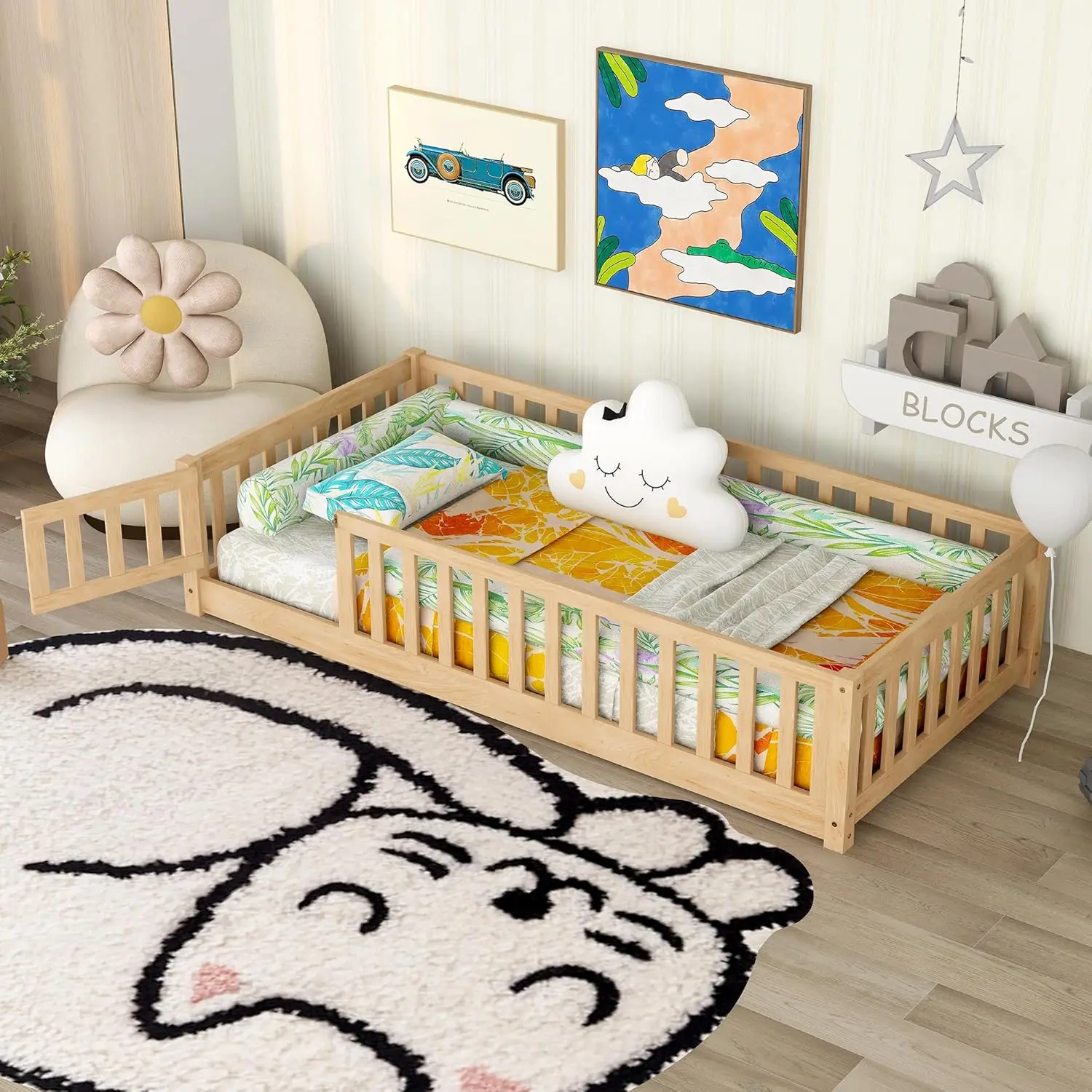 Cama de chão de tamanho duplo com porta e cerca para crianças, cama de chão montessori com ripas e guarda-rails de segurança, cama de sol de madeira maciça