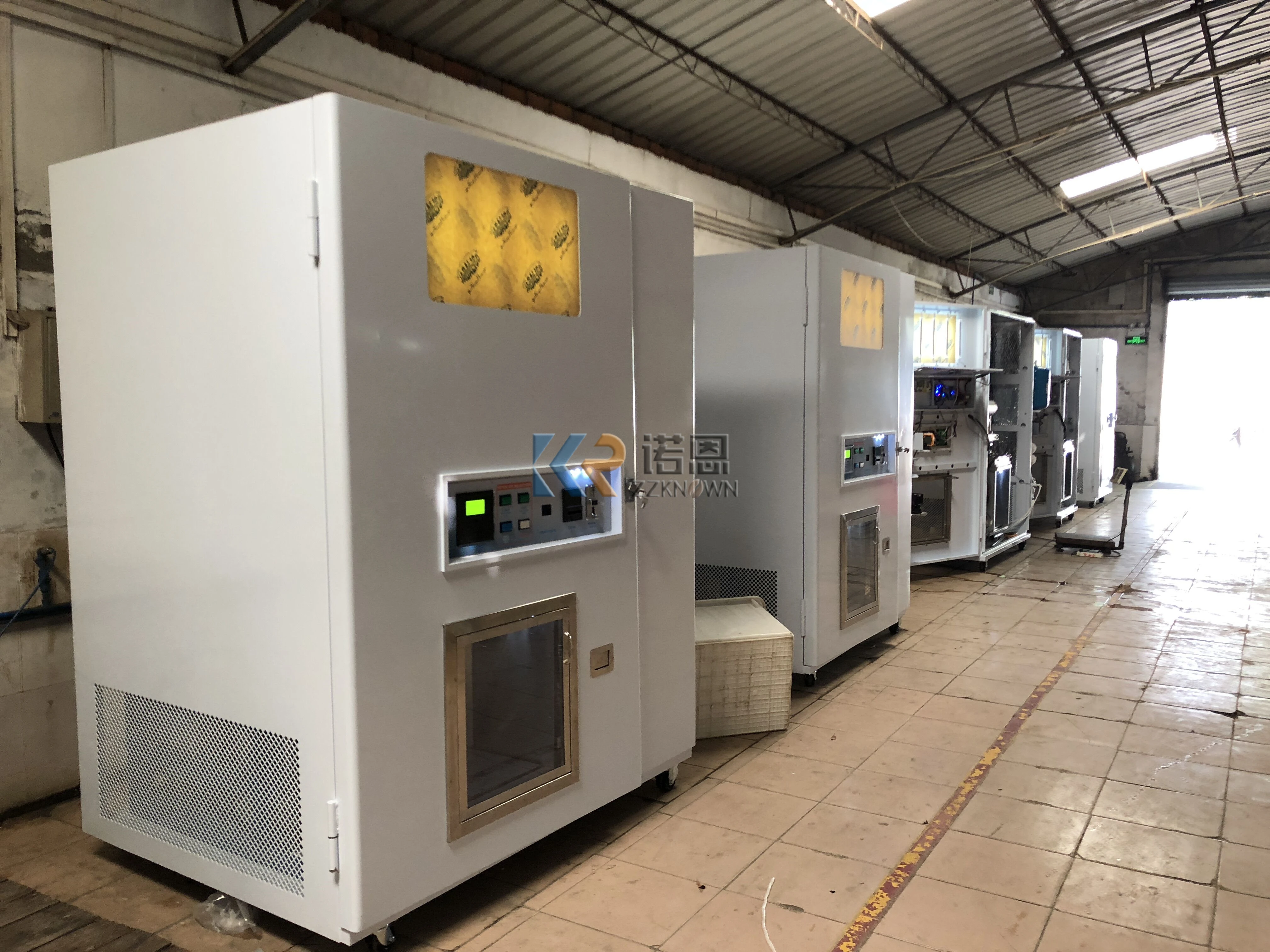 Customized Hot Sale Selling Ice Cube Machine 160 320 450 kg/day Capacity Outdoor Indoor IC Coins Banknotes Credit Cards Support