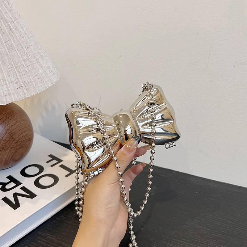 Tas Selempang Mini Chic dengan Pita Logam, Tas Bahu Kecil Mode 2025, Dompet Kompak Mewah untuk Uang & Ponsel, Imut