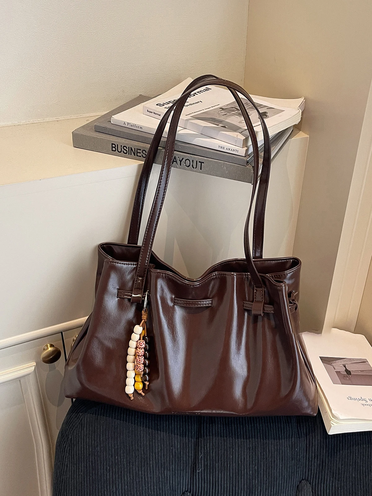 

High-Quality Oilskin Retro Belt Handbag for Women New Arrival Commuter Totes Student's Casual Shoulder Tote Bag Large Capacity