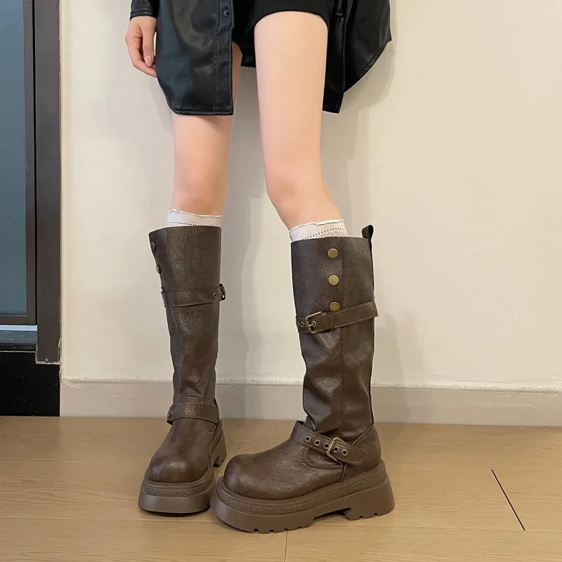 Botas Largas de Estilo Británico Vintage con Suela Gruesa, Hebilla de Cuero y Estilo Militar, Nueva Colección Otoño/Invierno 2026