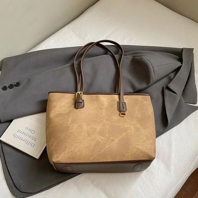 

Vintage Inspired Leather Messenger Bag For Women Retro Style Crossbody With Multiple Pockets And Classic Flap Closure