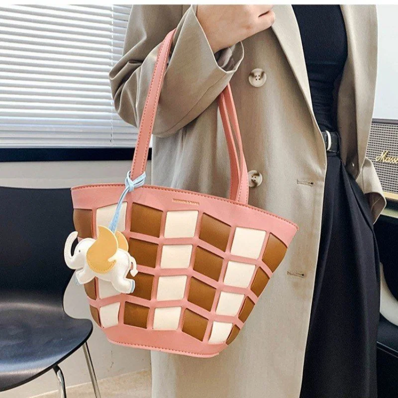 

Famous Designer Luxury Women's Leather Handbag Classic Elegant For Ladies Popular Shoulder Bag
