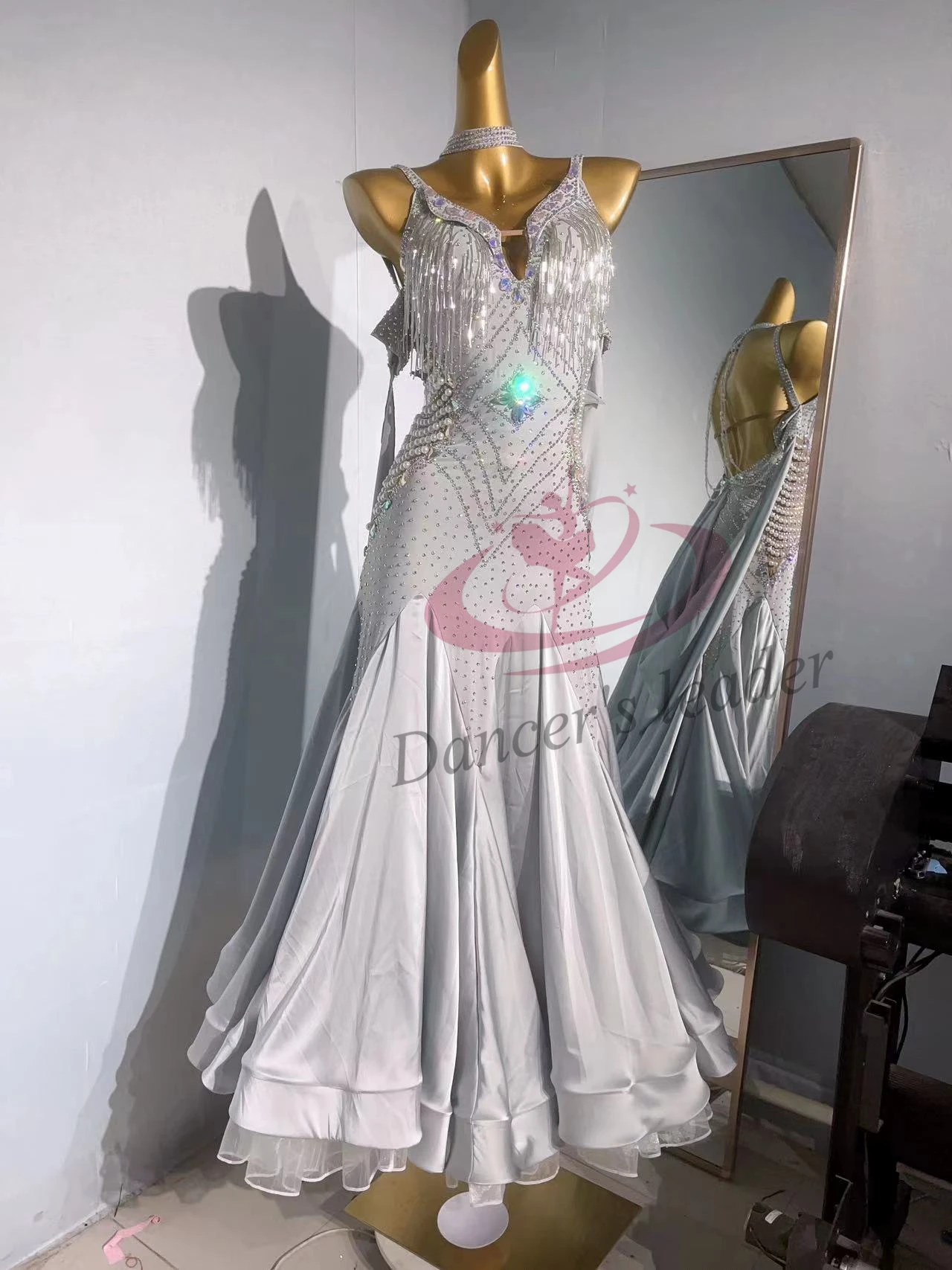 Ballsaal Kleid High-End maßge schneiderte mehr schicht ige große Saum mit Diamant Cha Cha Tango Walzer weibliche Bühne profession elle Kleidung