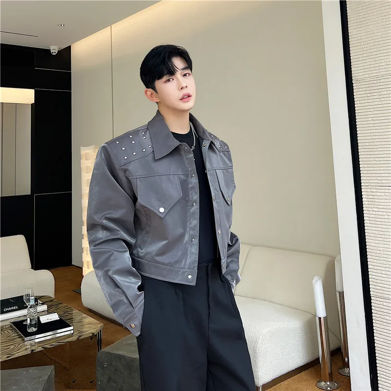 

Весенняя модная поляризованная короткая куртка для мужчин: трендовый уличный стиль, синяя, с декоративным дизайном, молодежная, приталенная.