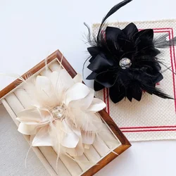 Fashion Handmade Fabric Flower Brooches for Women Feather Crystal Corsage Elegant Wedding Party Jewelry Clothing Accessories