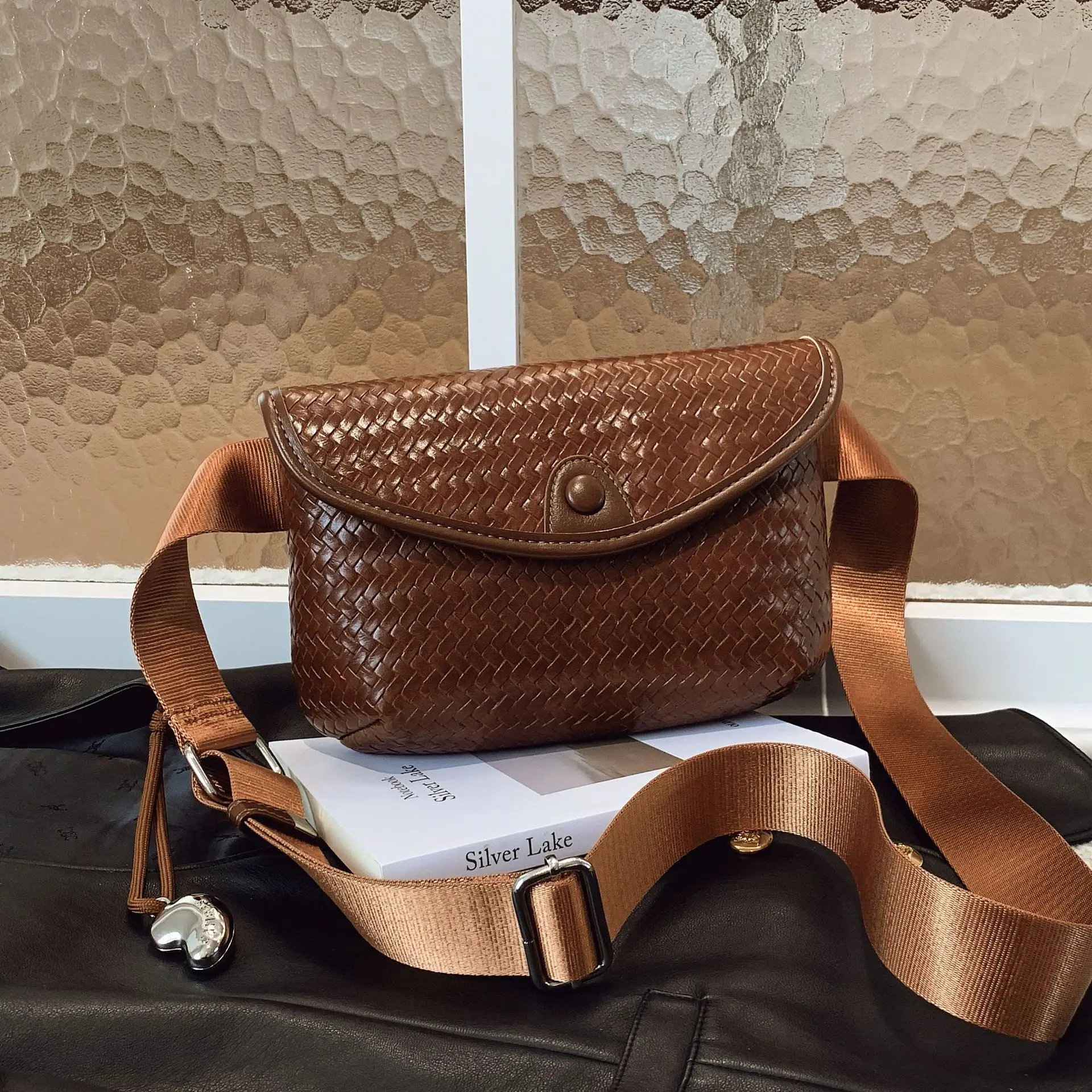 

2025 New Trendy Woven Tote Bag for Women Designer Luxury Crossbody Bag Fashion Retro Waist Shoulder Bag Stylish Bags for Woman