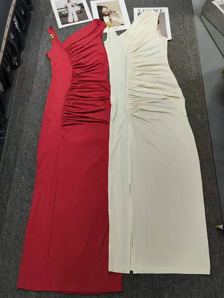 Diseñadores sexy hombro oblicuo tirador plisado halter vestido 2025 verano mujer vestido vaina bolsa nalga hendidura falda irregular