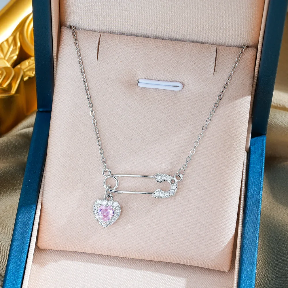 Pin heart-shaped necklace for women, light luxury, niche, simple, fashionable and versatile, women's collarbone chain