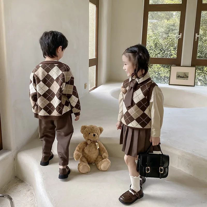 Fashion Children Boy Girls Matching Clothes Plaid Knitting Sweater Tops Pleated Skirt Pant Bear Outwear Spring Fall Clothing Set