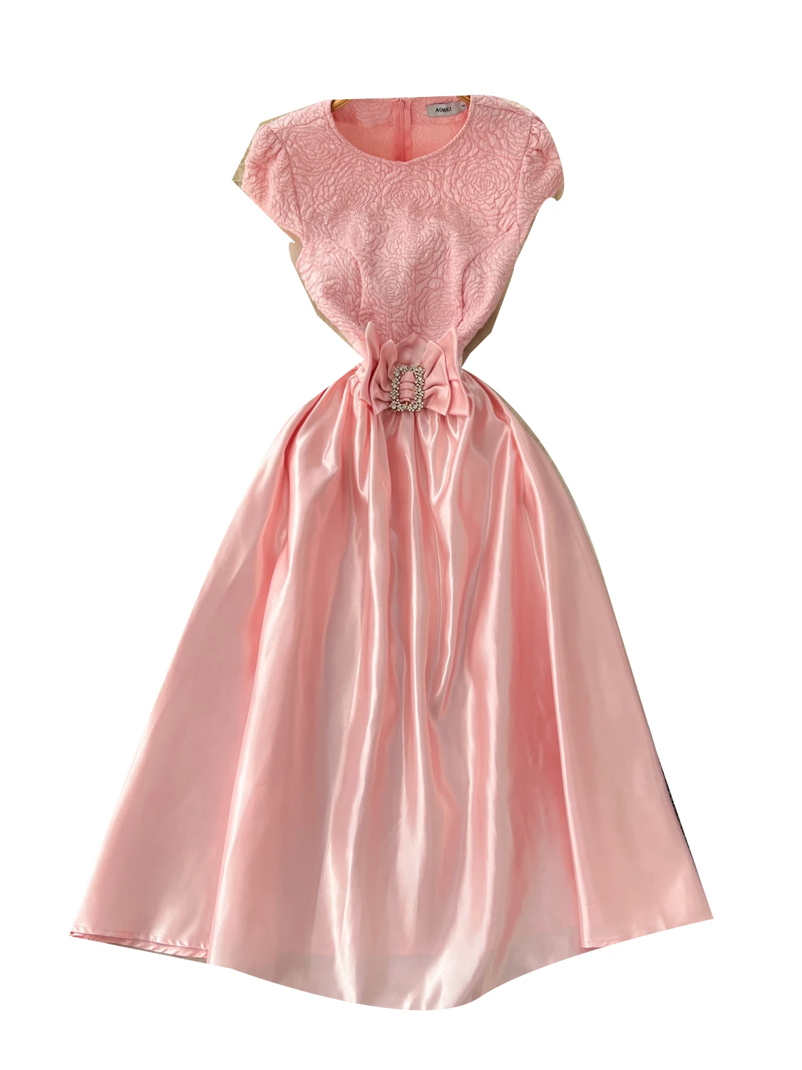 Vestido E de Cetim com Mangas Bufantes, Detalhes Texturizados em Diamante e Cintura Marcada para Mulheres Modernas Pro...