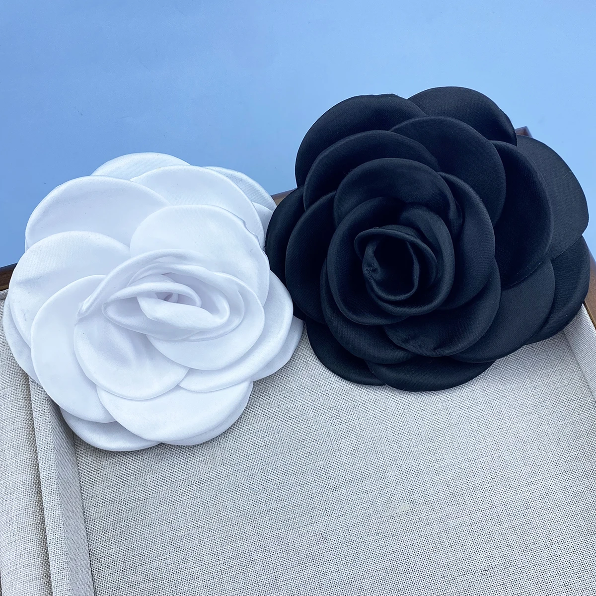 Advanced Solid Color Fabric Brooch Camellia Light Luxury Niche Party Party Couples Matching Color Clothing Accessories