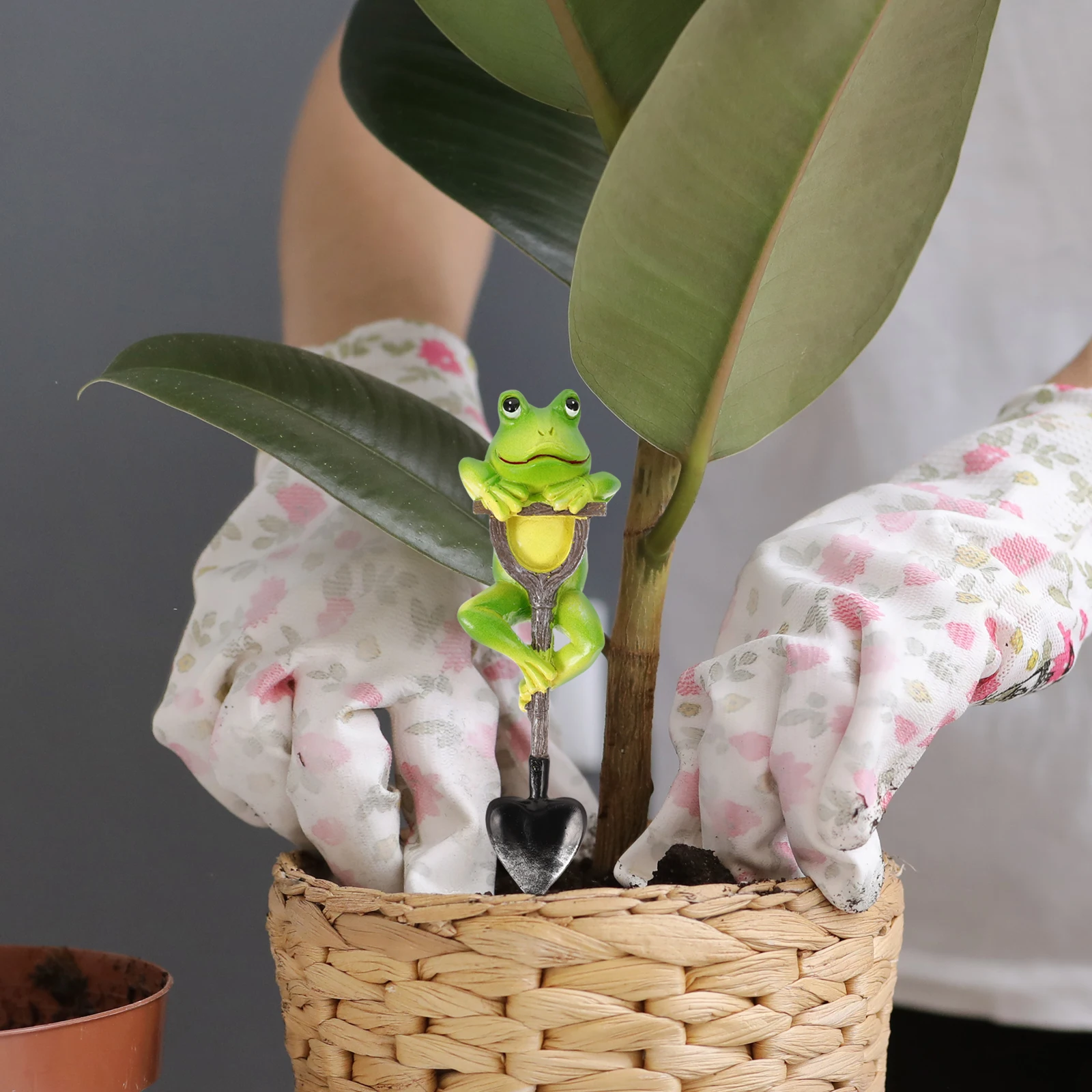 

Statue Outdoor Decorative Ornament Yard Figurine Sculpture Craft Resin Garden Decoration Shaped Statue Creative Frog Artwork