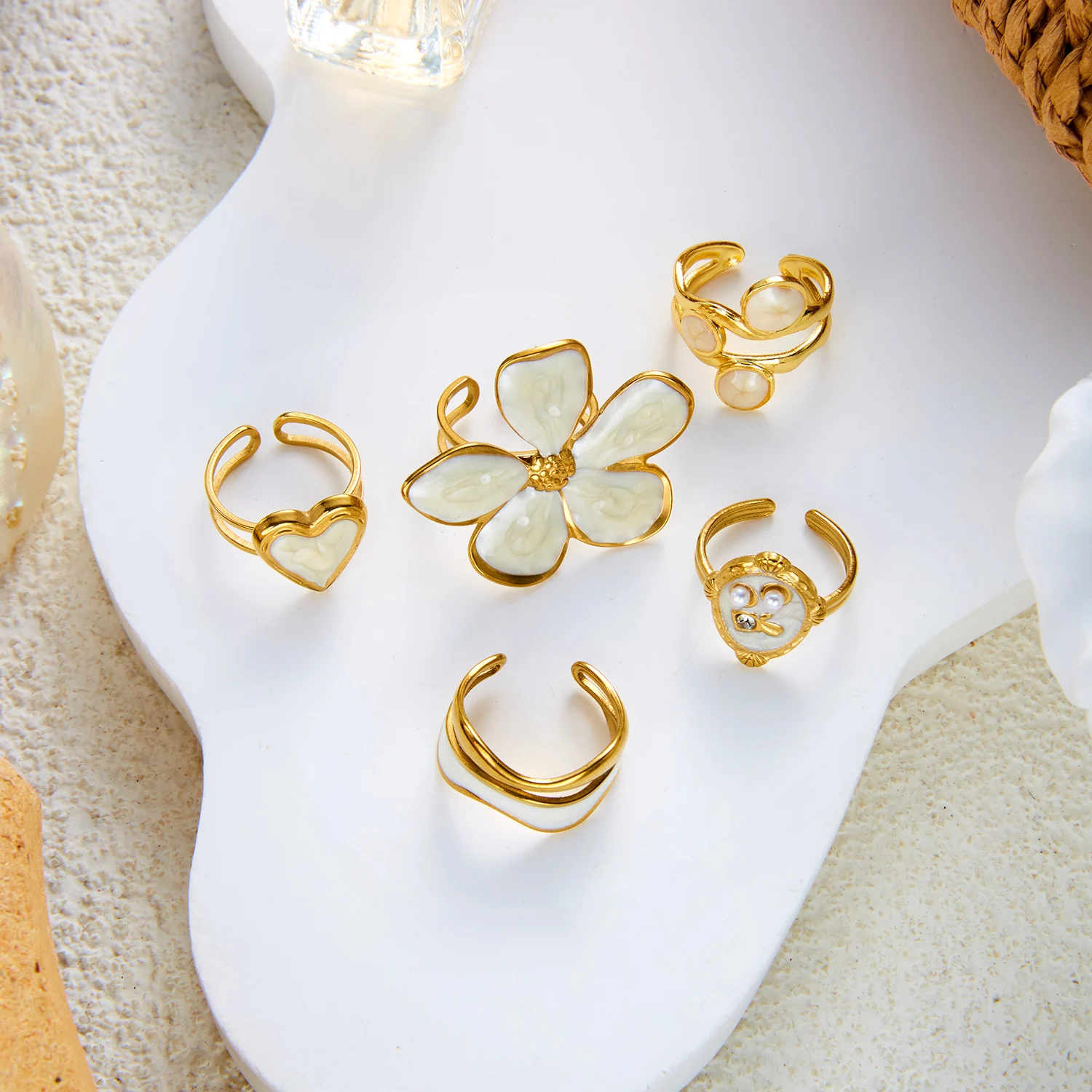5-teiliges Set aus Edelstahlringen mit Herz- und Blumenmuster, Emaille, für Damen, hypoallergen, PVD-vergoldet, stapelbar, Party-Schmuckset, Geschenk – Detail 8