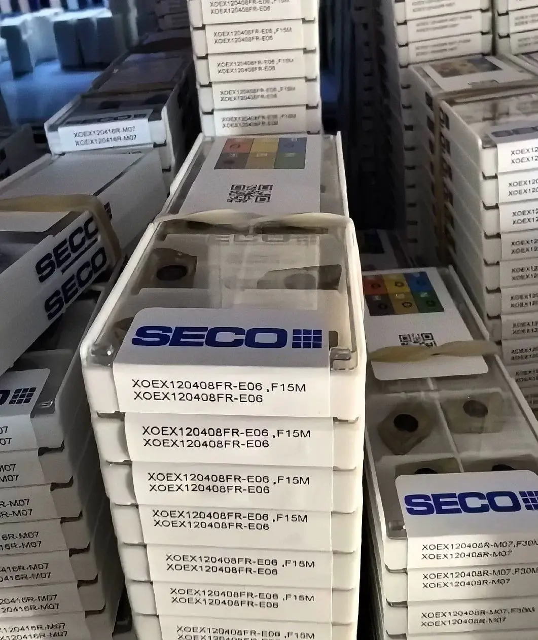 

Hard alloy cutting blades XOEX120408FR-E06,F40M