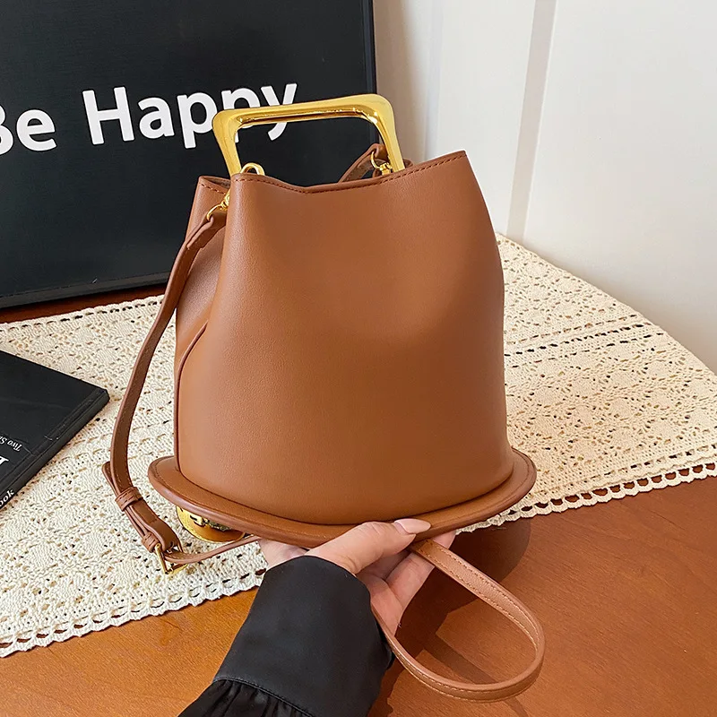 

2026 Autumn Winter New Unique Textured Leather Bucket Bag Multiway Convertible Shoulder Crossbody Spacious Tote Bag for Women