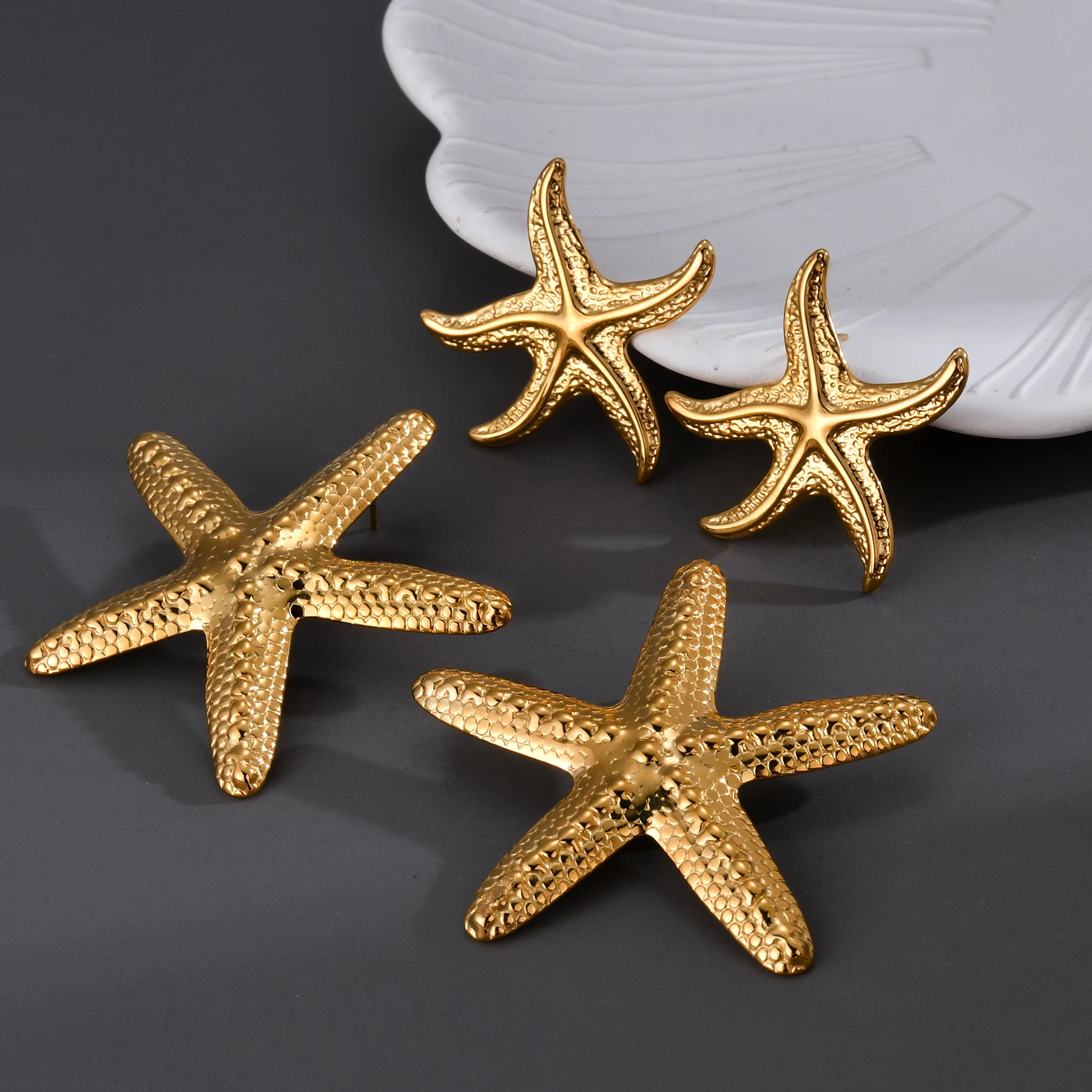 Akizoom Vintage Big Starfish Stud Earrings Stainless Steel Gold Color Summer Earrings for Women Girl Birthday Party Gift