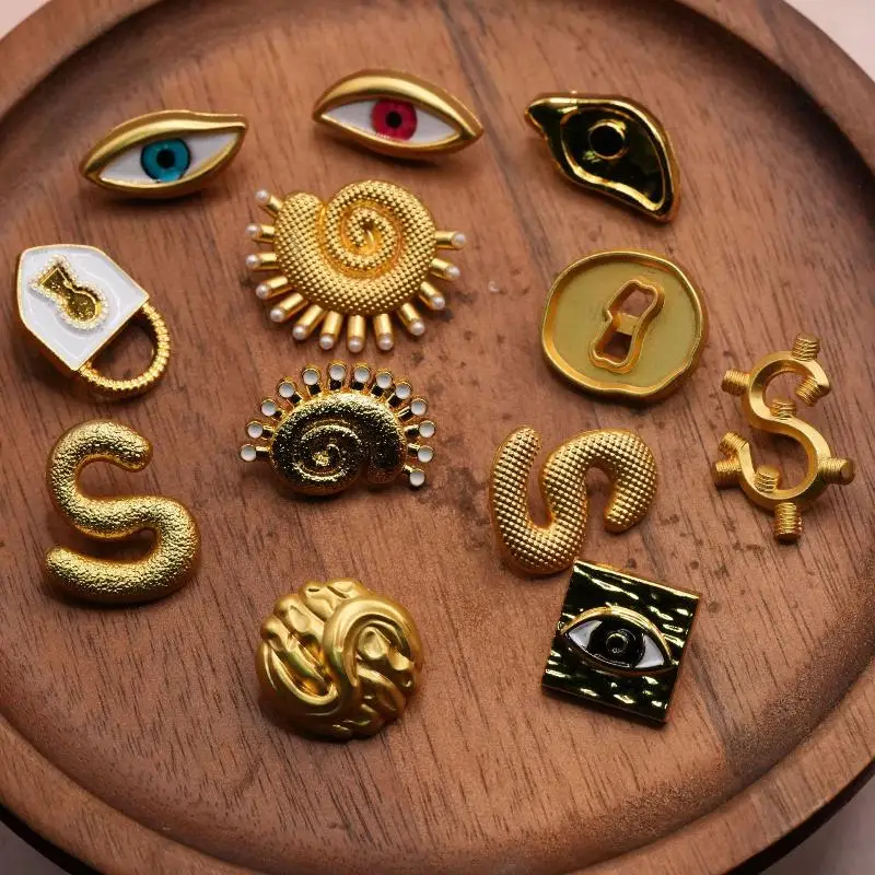 Vintage Metal Button Artistic Eye Heart Shaped Decorative Buttons For Clothing Bags DIY Craft Accessories Charm