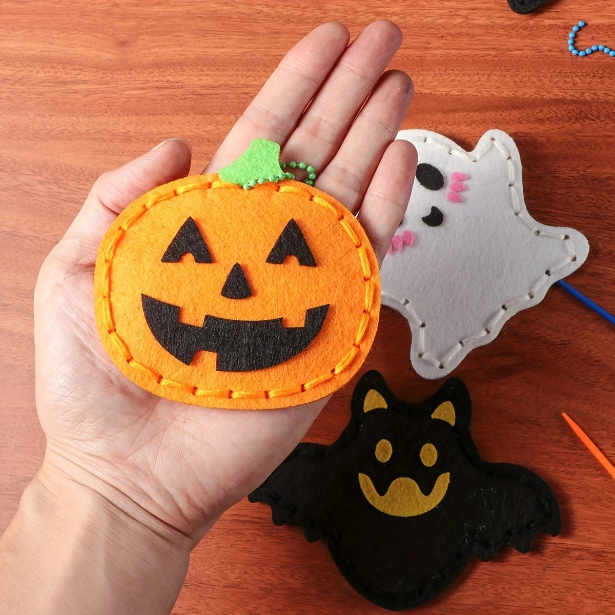 Zestaw do rękodzieła DIY dla dzieci, ręcznie robione breloczki, kreatywna zabawka rozwijająca motorykę małą i podporządkowująca wyobraźnię.