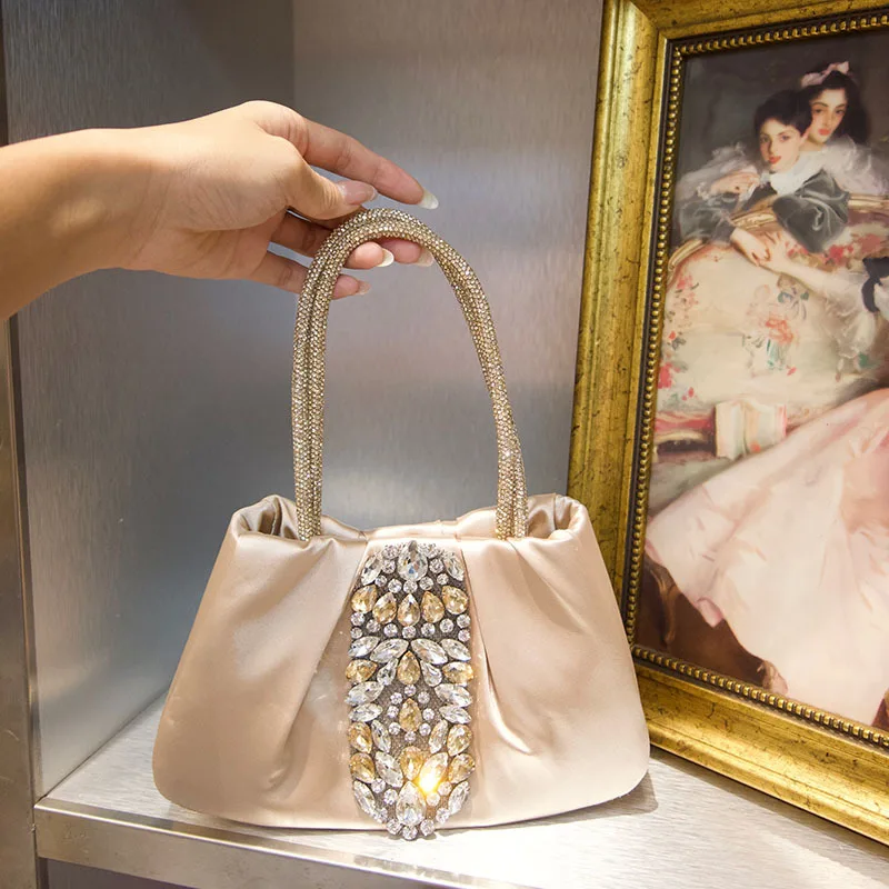 

Французская знаменитость, небольшой аромат, блестящая инффекция, набор бриллиантов, маленькая квадратная сумка, бархатная портативная обеденная сумка в стиле ретро