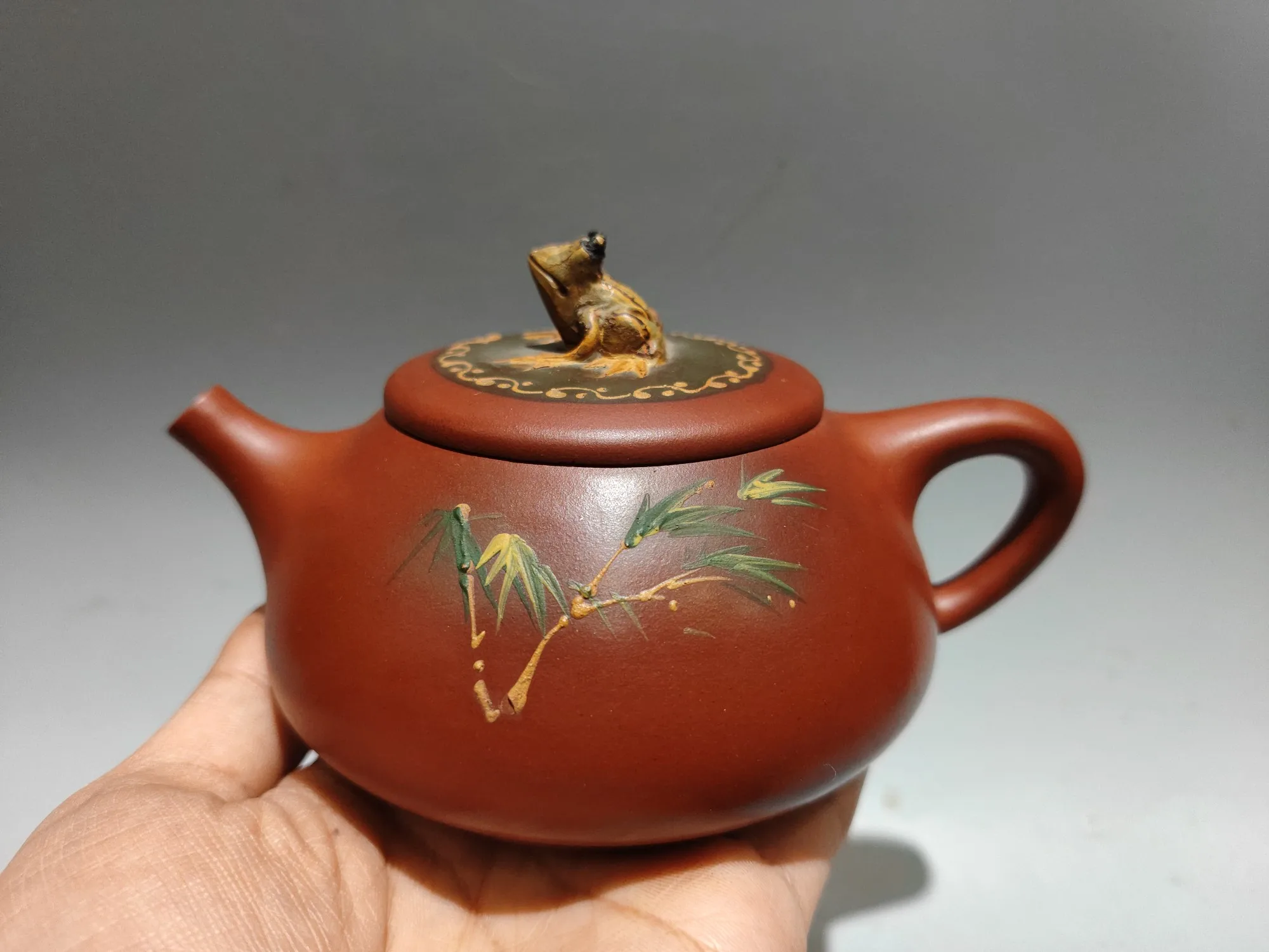

6"Chinese Yixing Purple Clay Teapot Painted Frog Lotus leaf Pattern Kettle Teapot Flagon Amass wealth Ornaments Town house