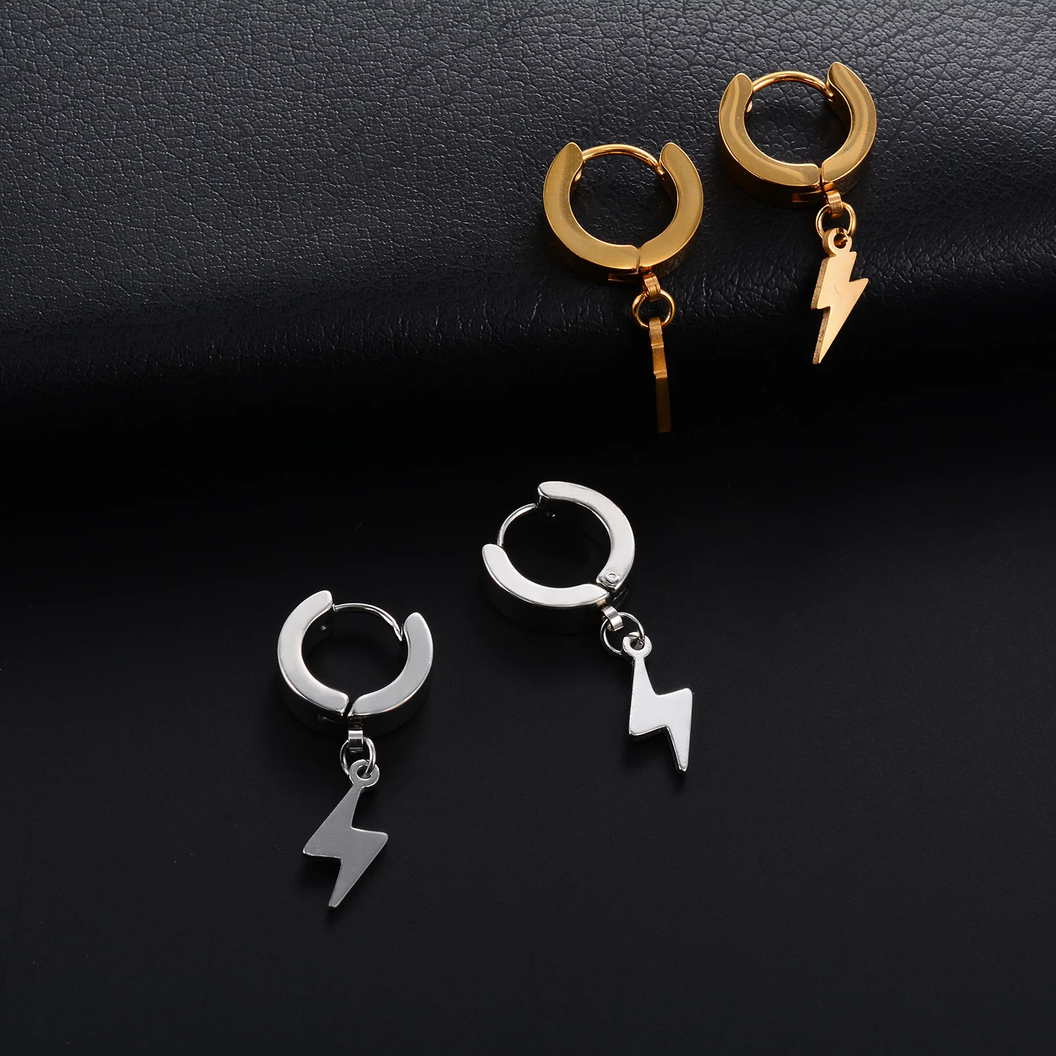 1 Paar Lightning-Anhänger Punk Edelstahl Ohrstecker Schwarzes Ohrring-Set Hip-Hop Piercing Ohrschmuck für Männer und Frauen – Detail 3