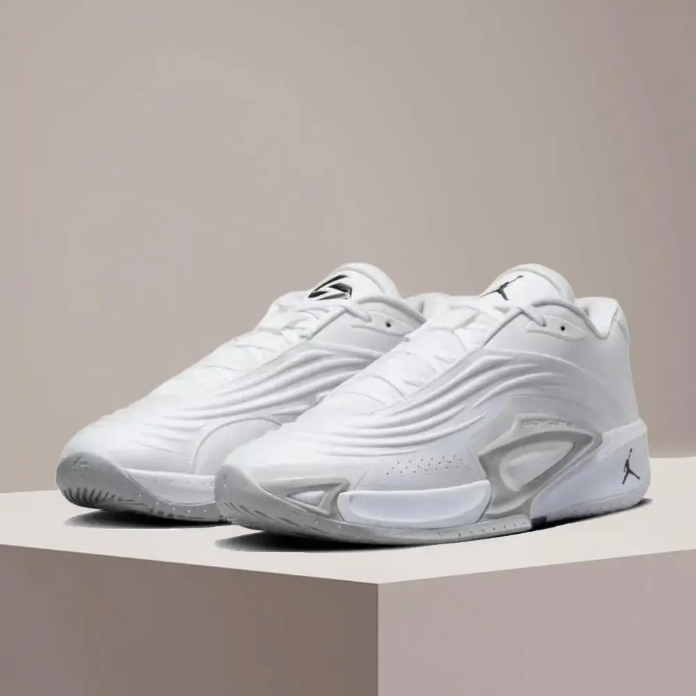 

Nike LUKA 3 Men's Basketball Shoes: Non-slip, durable, and cushioned for sports; comfortable, stylish, and versatile. FQ7455-106